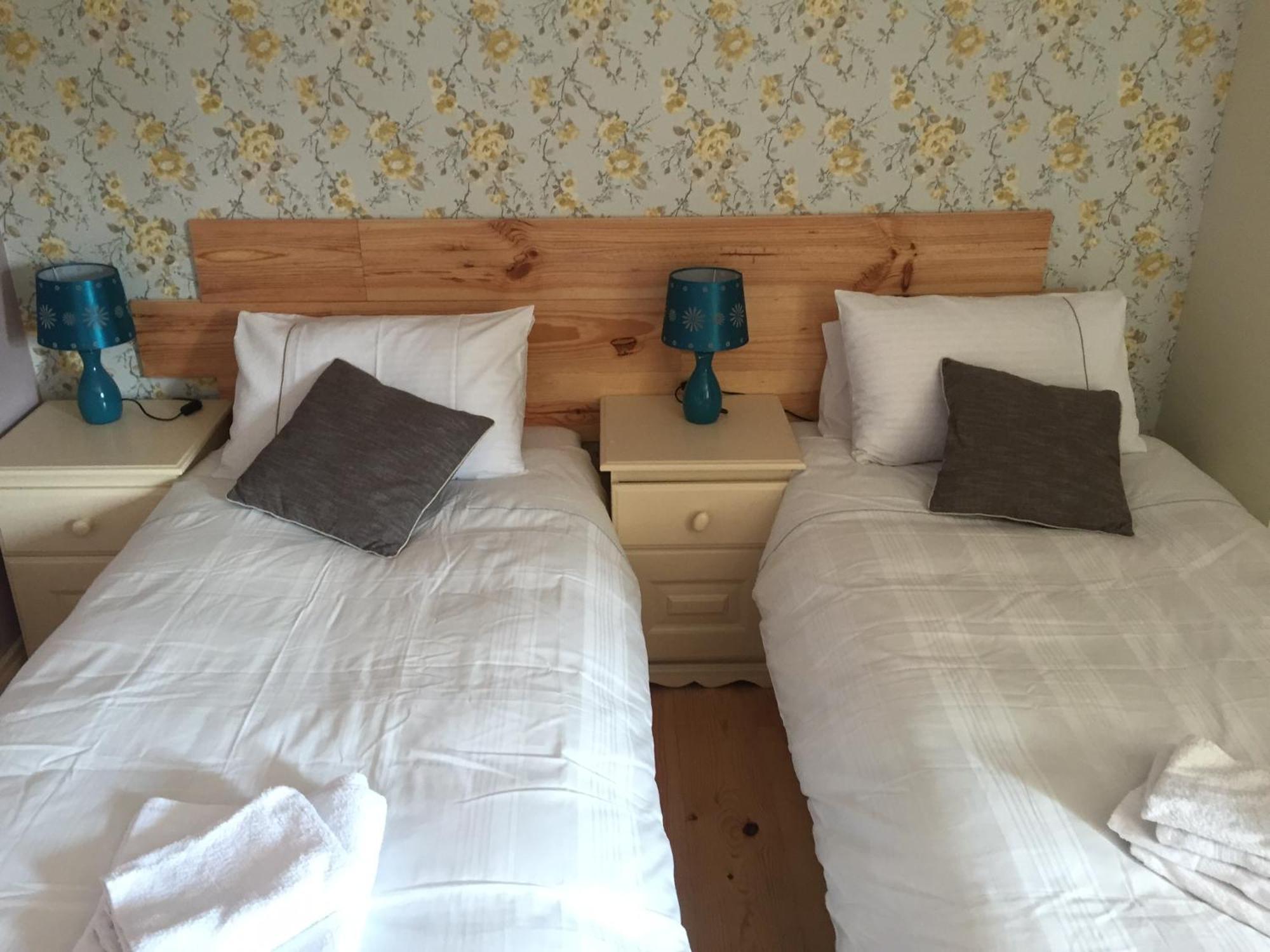 A Selection Of Self Catering Holiday Homes At Kilcloon Cottages เมย์นูท ภายนอก รูปภาพ