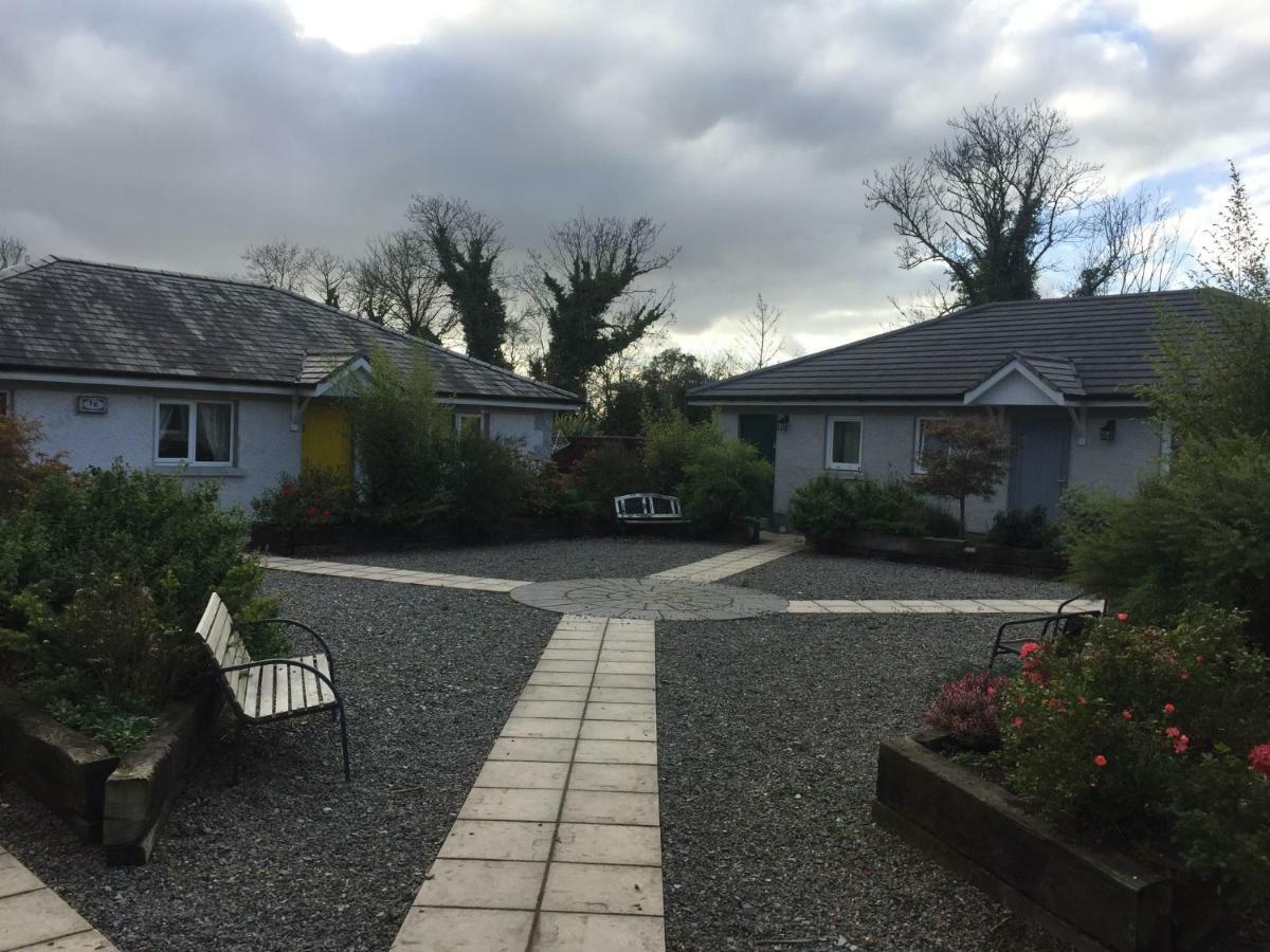 A Selection Of Self Catering Holiday Homes At Kilcloon Cottages เมย์นูท ภายนอก รูปภาพ