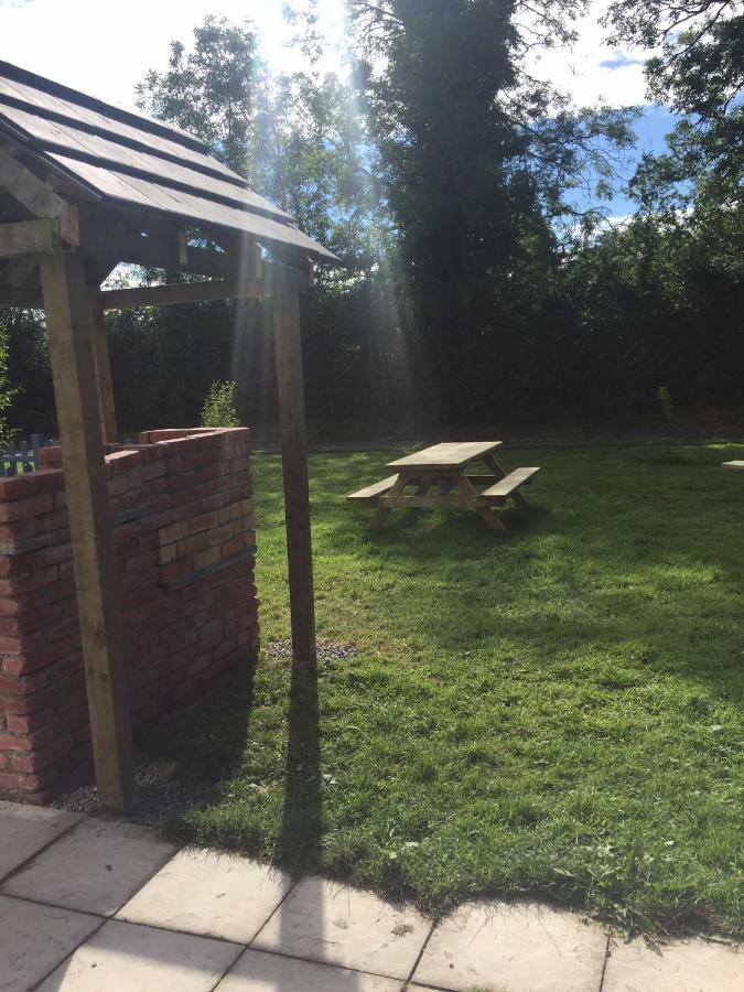A Selection Of Self Catering Holiday Homes At Kilcloon Cottages เมย์นูท ภายนอก รูปภาพ