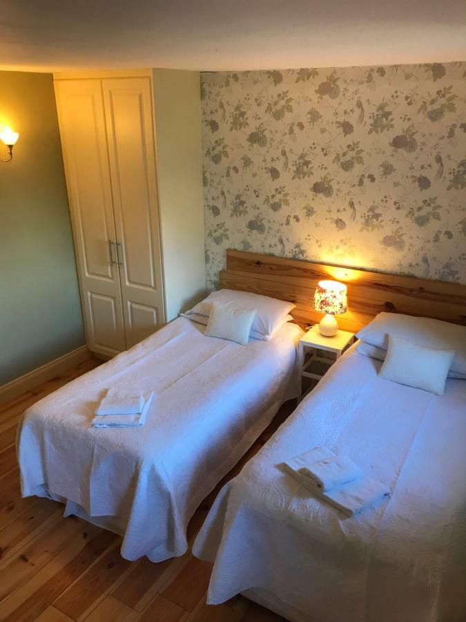 A Selection Of Self Catering Holiday Homes At Kilcloon Cottages เมย์นูท ภายนอก รูปภาพ